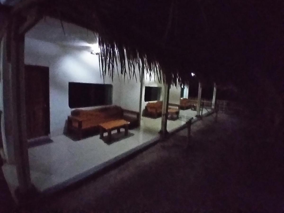 East Lombok Dive Hotel - 3 Private Rooms On The Beach Labuhan Pandan Экстерьер фото