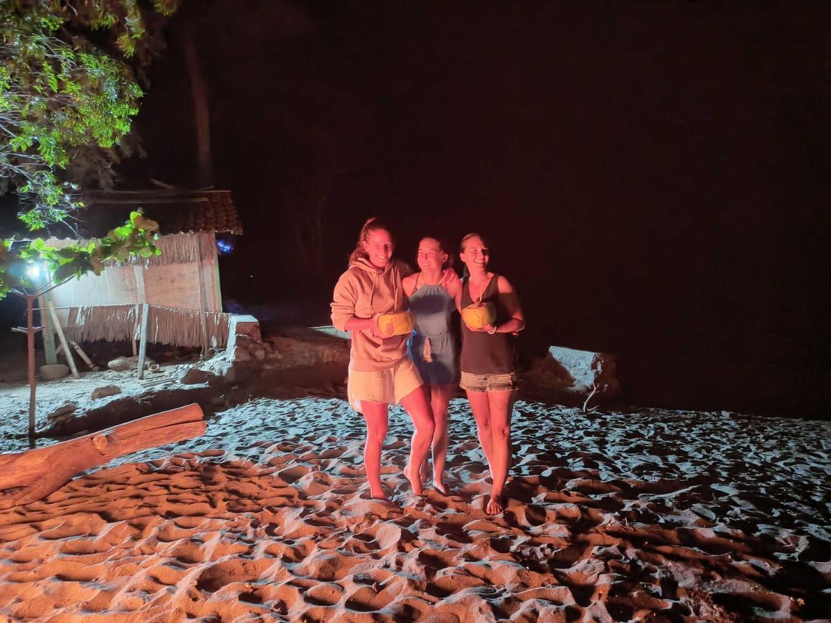 East Lombok Dive Hotel - 3 Private Rooms On The Beach Labuhan Pandan Экстерьер фото