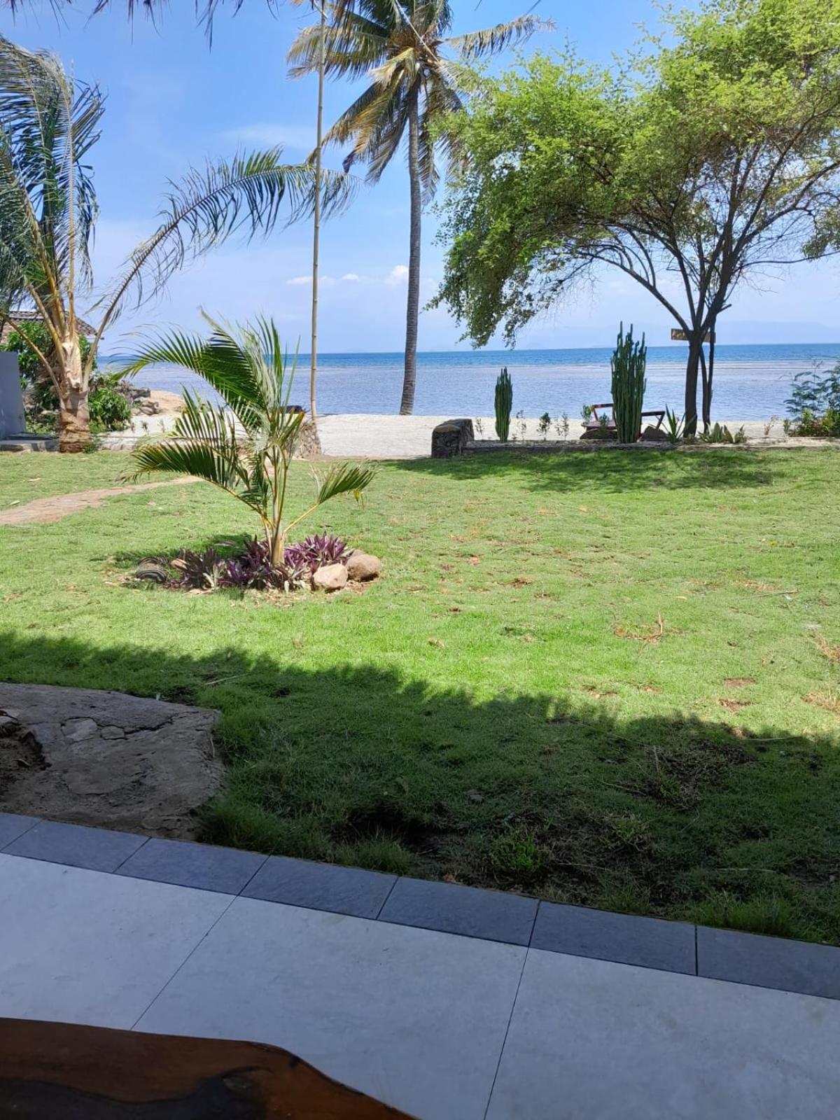 East Lombok Dive Hotel - 3 Private Rooms On The Beach Labuhan Pandan Экстерьер фото
